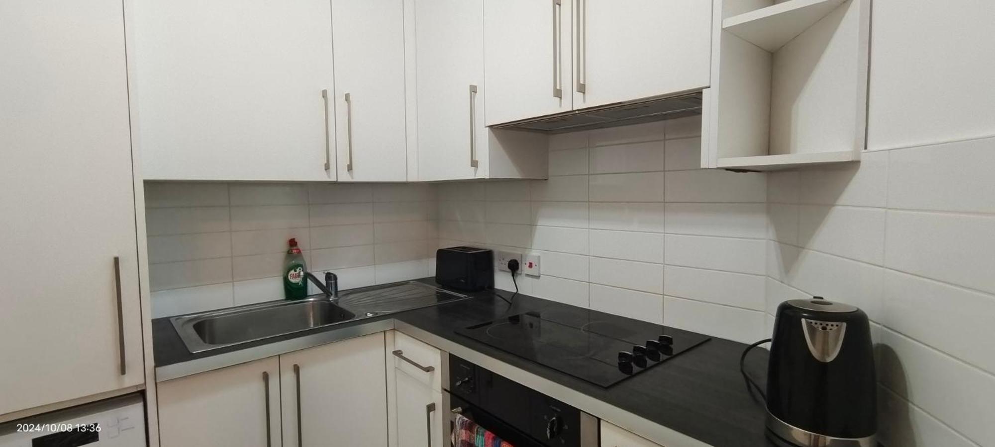 Blossom Apartment With Garden Лондон Екстериор снимка