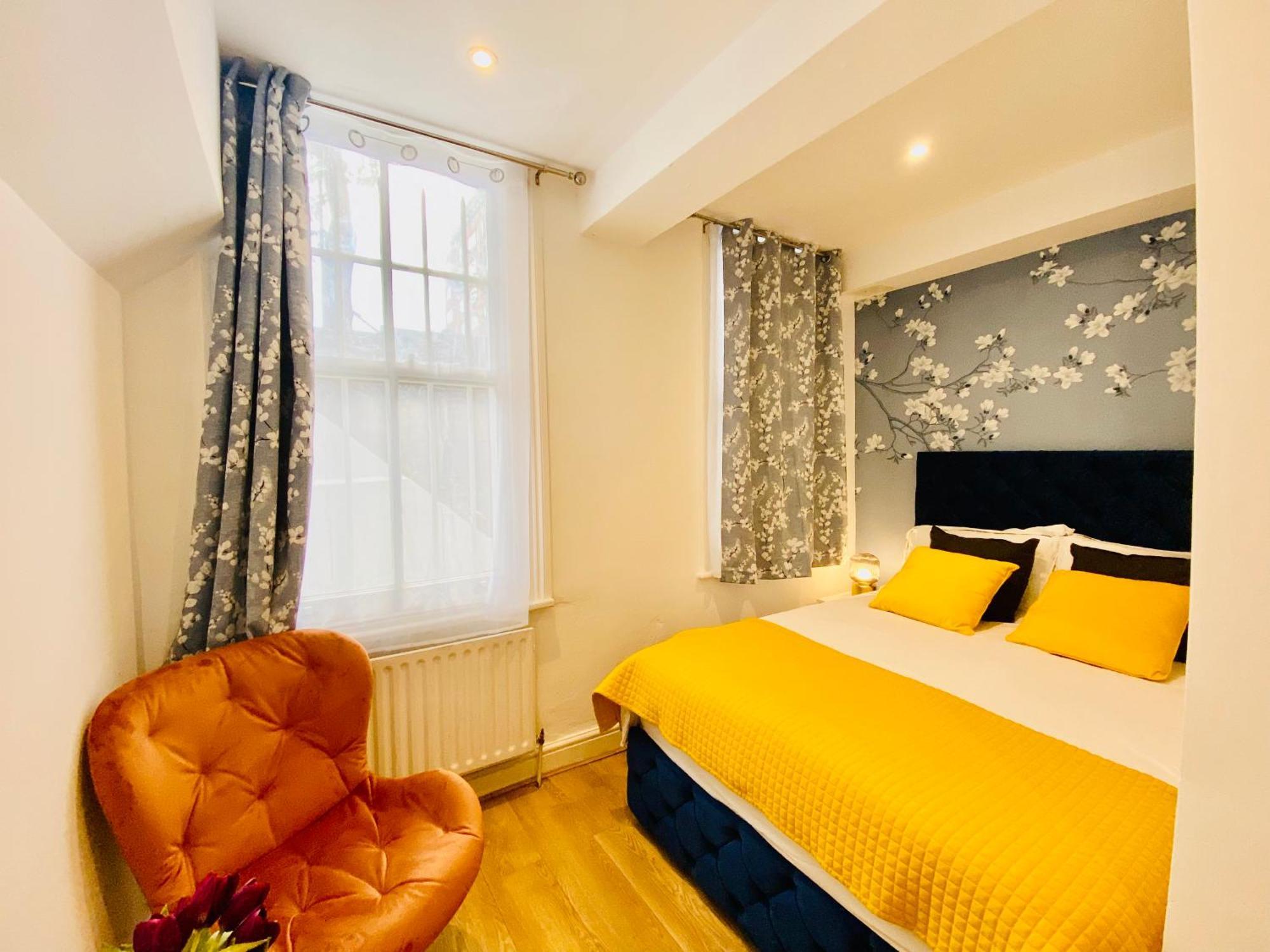 Blossom Apartment With Garden Лондон Екстериор снимка