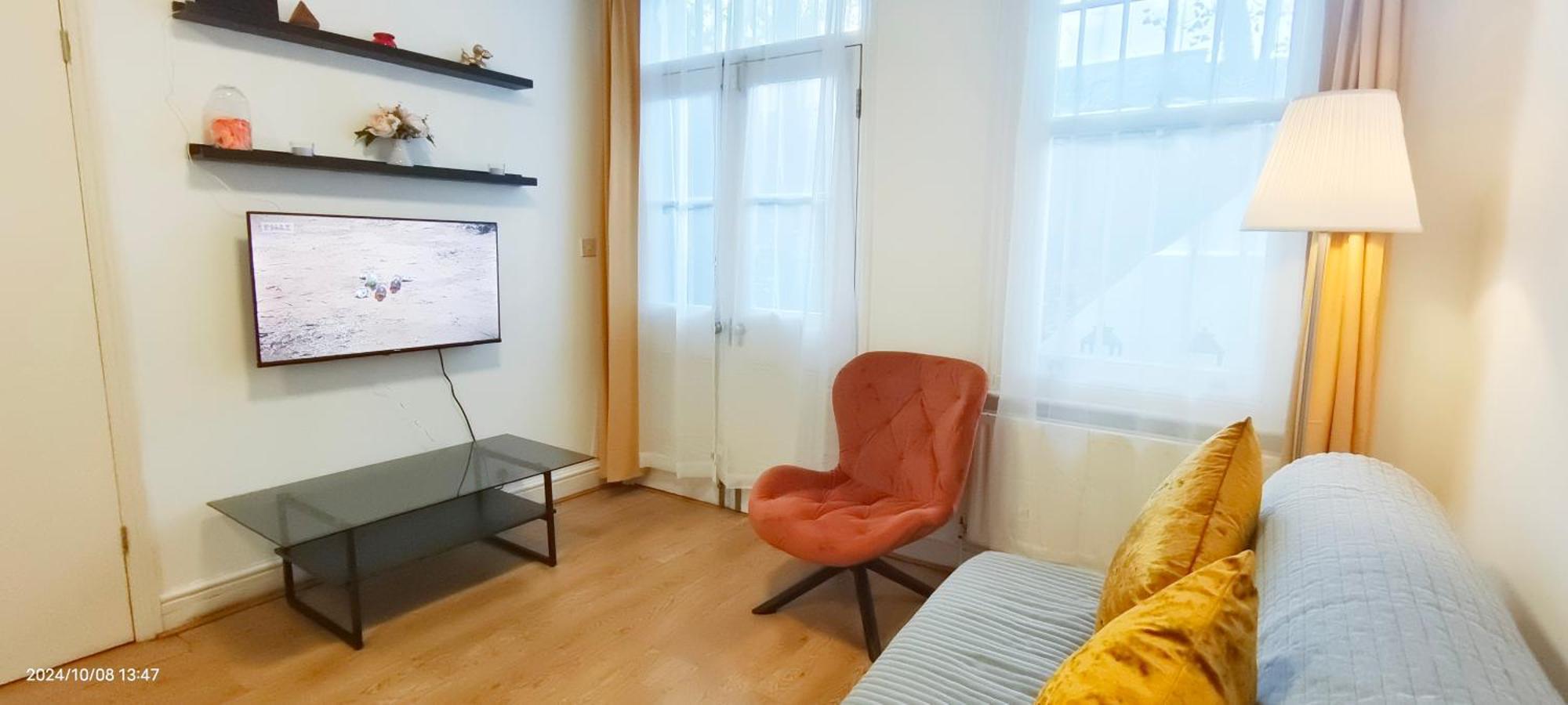 Blossom Apartment With Garden Лондон Екстериор снимка