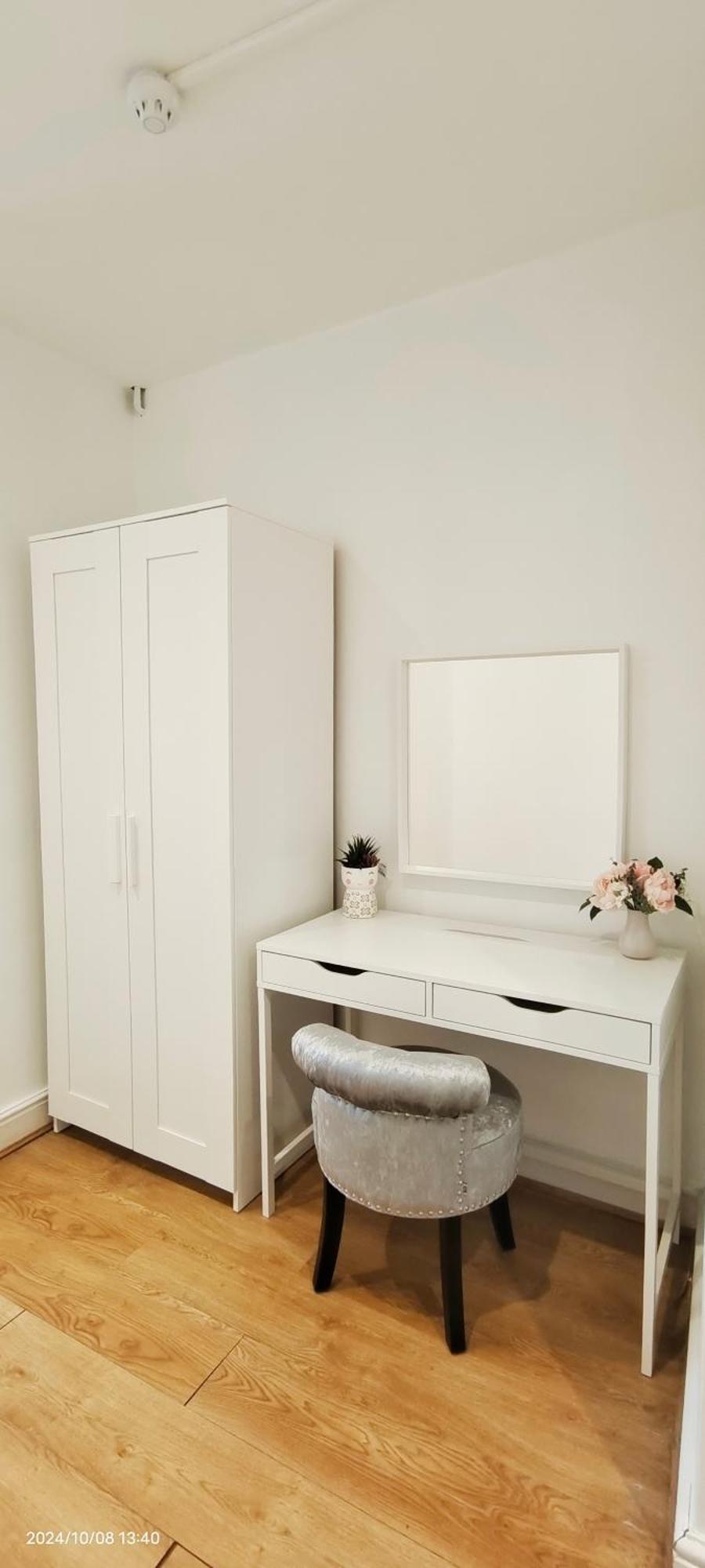 Blossom Apartment With Garden Лондон Екстериор снимка